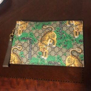GUCCI GG Supreme Bengal Clutch
